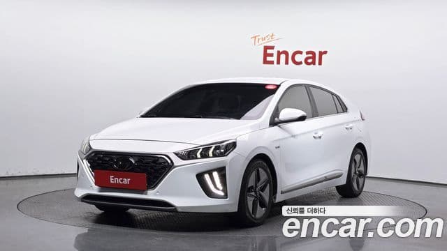 Hyundai The New Ioniq Hybrid 1