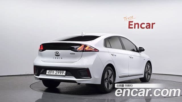 Hyundai The New Ioniq Hybrid 2