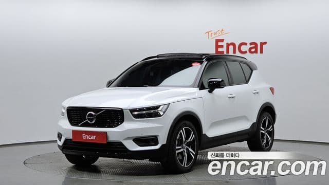 Volvo XC40 — 1