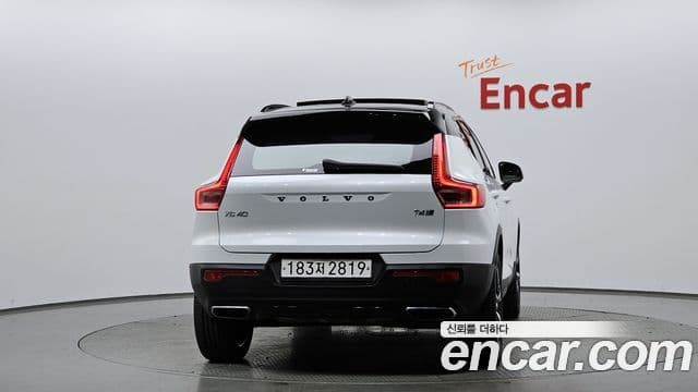 Volvo XC40 3