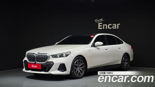 BMW 5 Series (G60)