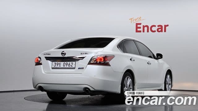 Nissan Altima 2