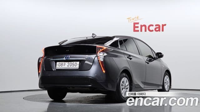 Toyota Prius 4th Gen 2