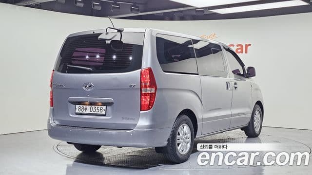 Hyundai Grand Starex 2