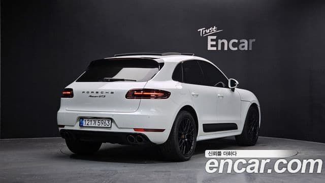 Porsche Macan 2