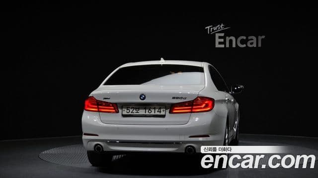 BMW 5 Series (G30) 3