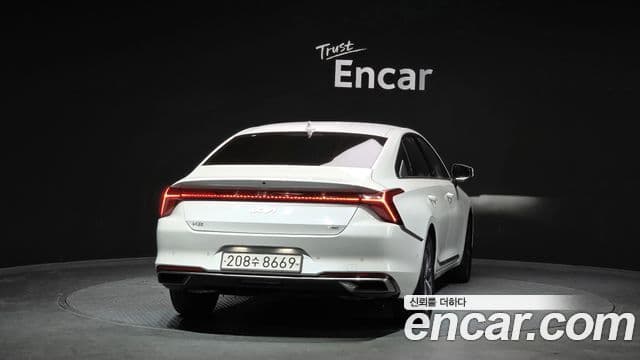 Kia K8 Hybrid 4