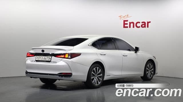 Lexus ES300h 7th Gen 2