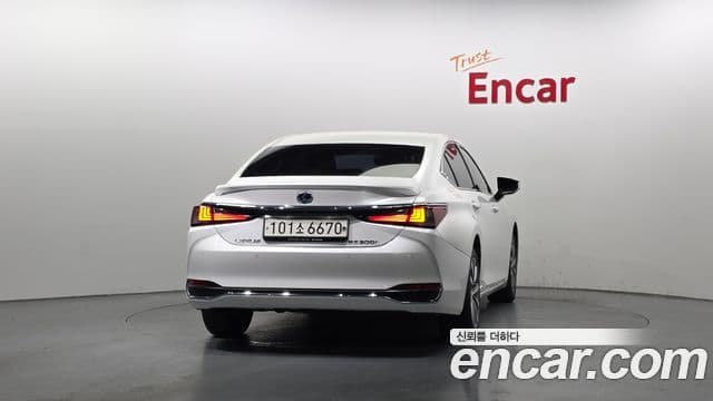 Lexus ES300h 7th Gen 4