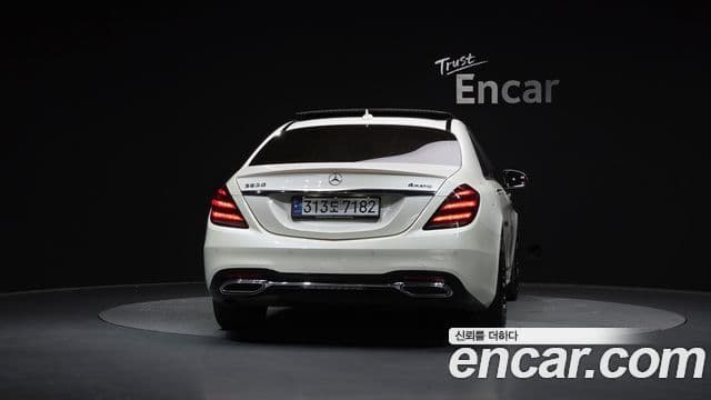 Mercedes-Benz S-Class W222 4