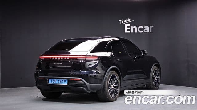 Porsche Macan EV 2