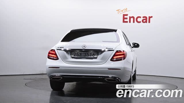 Mercedes-Benz E-Class W213 4