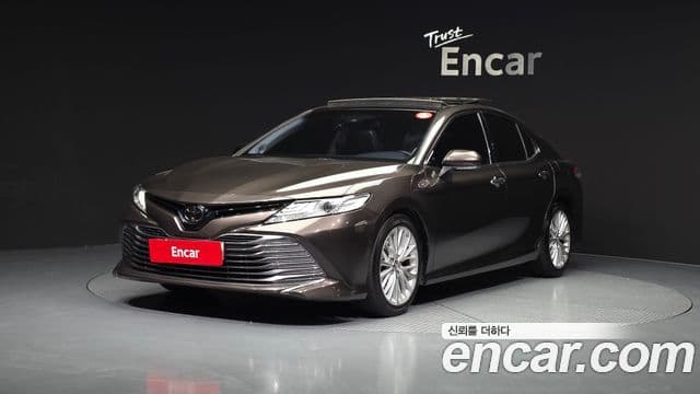 Toyota Camry (XV70) 1