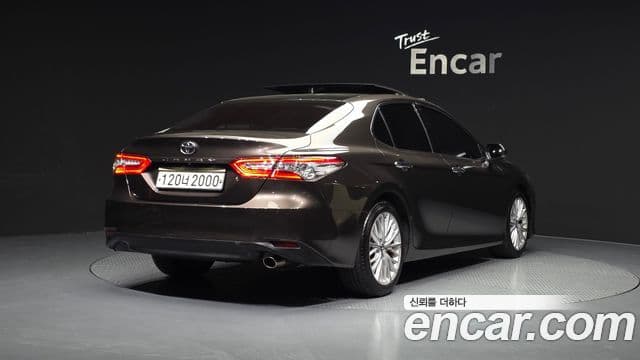 Toyota Camry (XV70) 2
