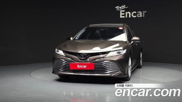 Toyota Camry (XV70) 3
