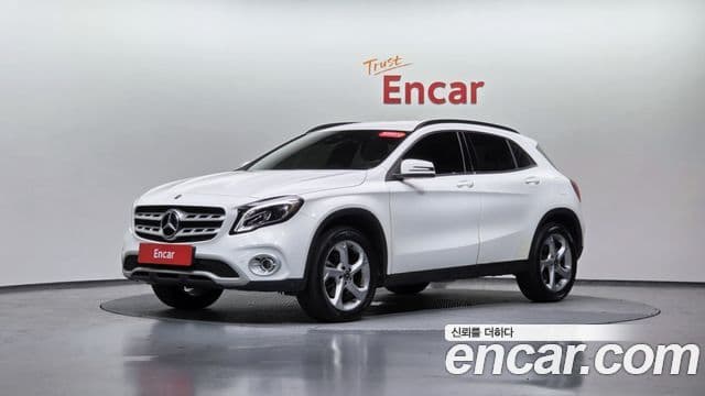 Mercedes-Benz GLA-Class X156 1