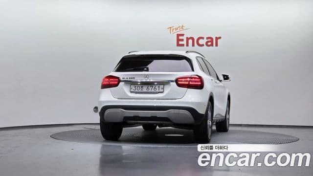 Mercedes-Benz GLA-Class X156 4