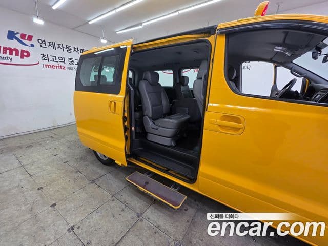 Hyundai The New Grand Starex 3