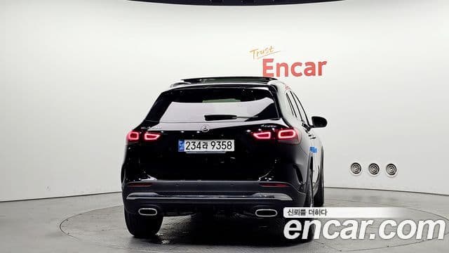 Mercedes-Benz GLA-Class H247 4