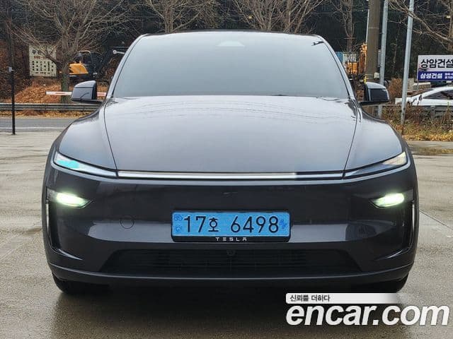 Tesla Model Y 1