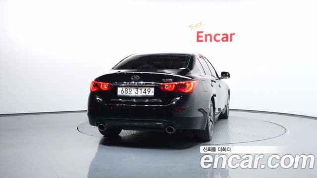 Infiniti Q50 4