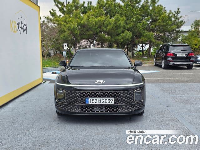 Hyundai Grandeur (GN7) 2