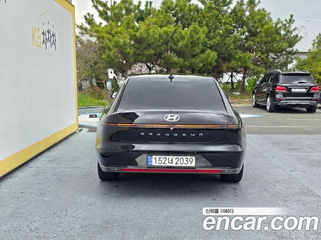 Hyundai Grandeur (GN7) 3