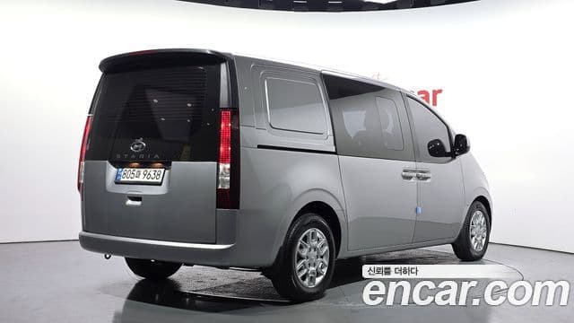 Hyundai Staria 2