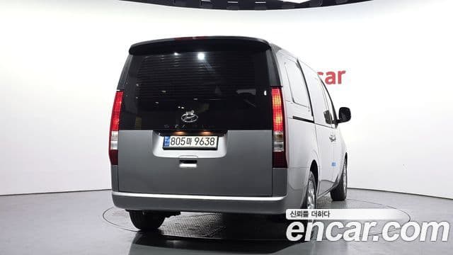 Hyundai Staria 4