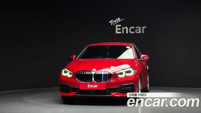 BMW 1 Series (F40) 3