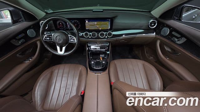 Mercedes-Benz E-Class W213 4
