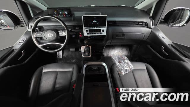Hyundai Staria 4