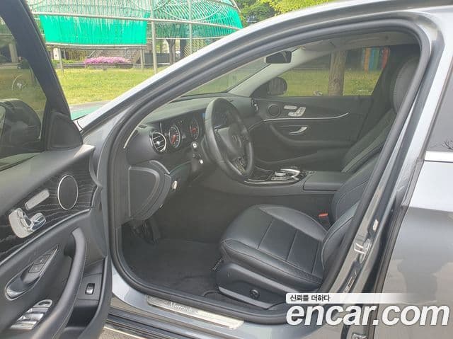 Mercedes-Benz E-Class W213 4