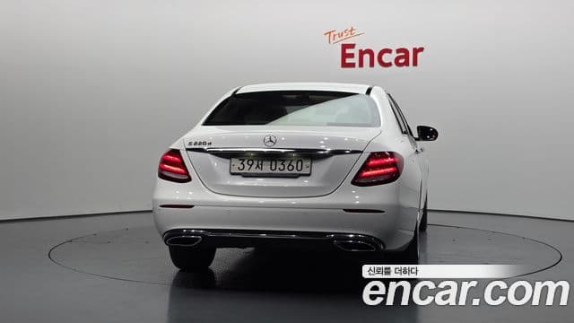 Mercedes-Benz E-Class W213 4