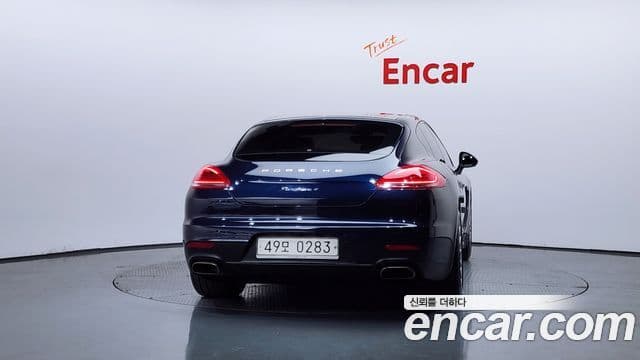Porsche Panamera 4