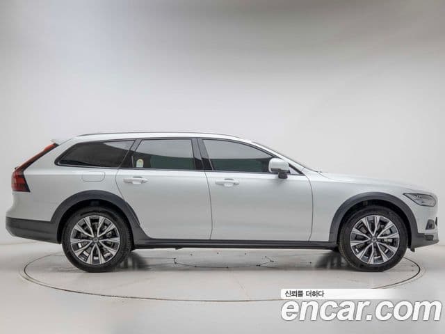 Volvo V90 Cross Country 3