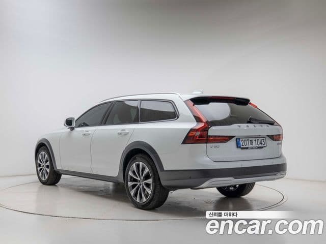 Volvo V90 Cross Country 4