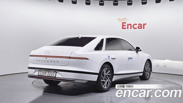 Hyundai Grandeur (GN7) 2