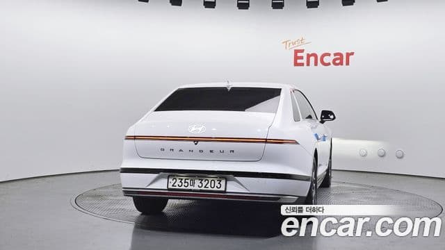 Hyundai Grandeur (GN7) 4