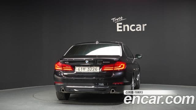BMW 5 Series (G30) 4