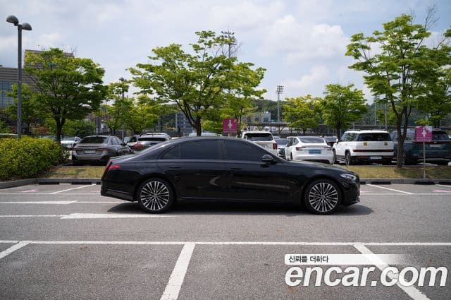 Mercedes-Benz S-Class W223 2