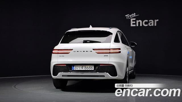 Genesis GV70 3