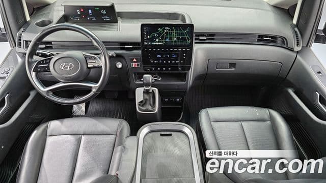 Hyundai Staria 4