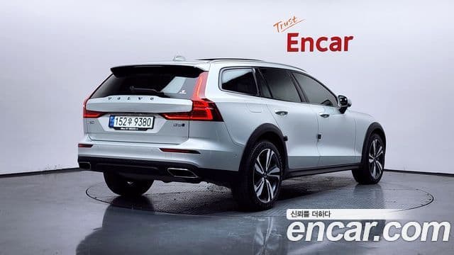 Volvo V60 Cross Country 2nd Gen 2