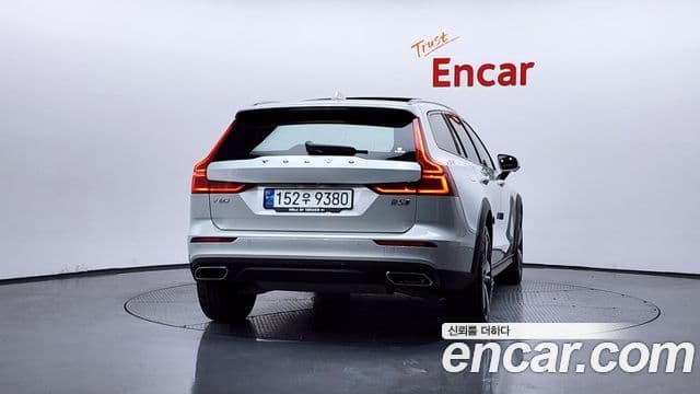 Volvo V60 Cross Country 2nd Gen 4