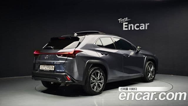 Lexus UX250h 2