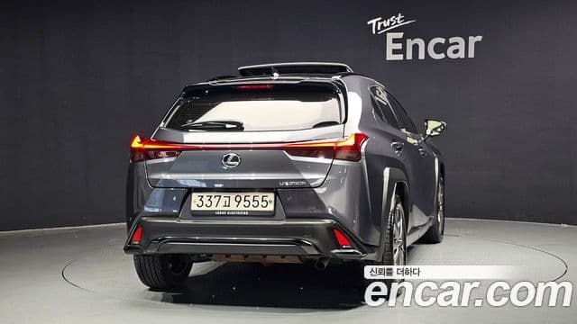 Lexus UX250h 4