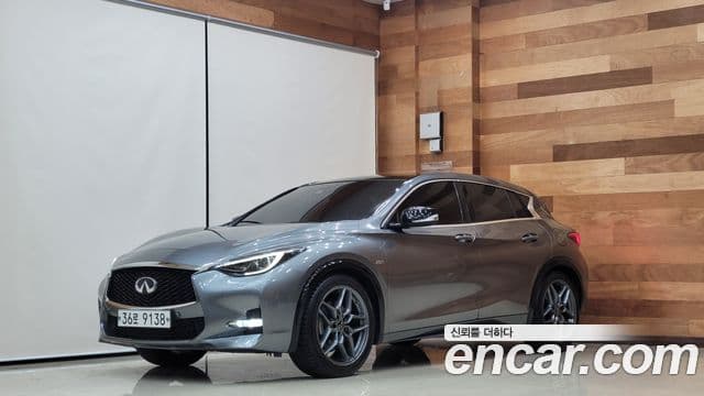 Infiniti Q30 1