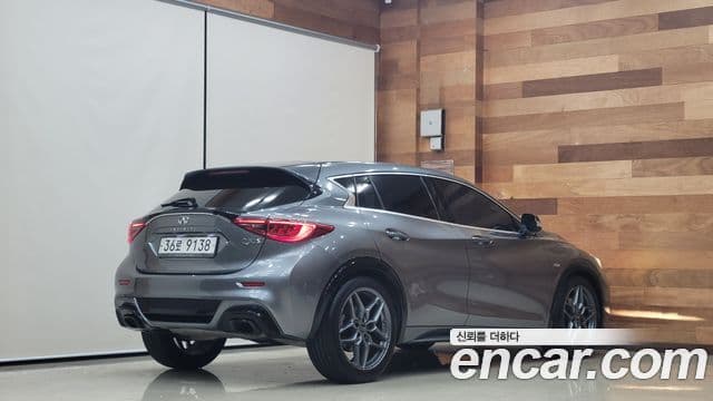 Infiniti Q30 2