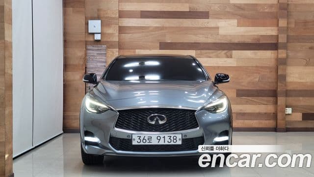 Infiniti Q30 3
